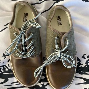 Ruum Sneakers size 2 youth lace up